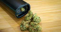 Kiedy powstały waporyzatory elektroniczne? Pierwsze wynalazki i najpopularniejsze firmy